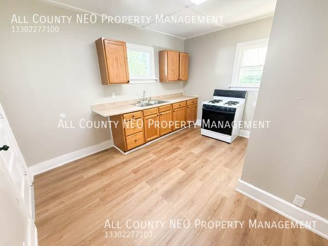 549 Wildwood Ave - Photo 4 of 29