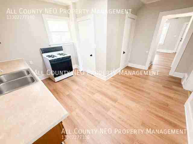 549 Wildwood Ave - Photo 5 of 29