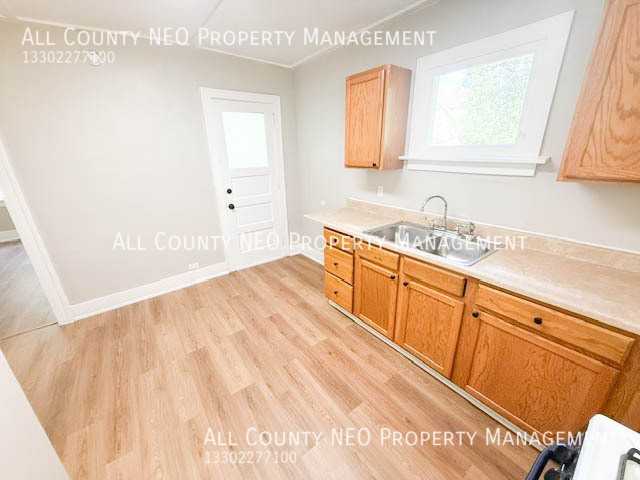 549 Wildwood Ave - Photo 6 of 29