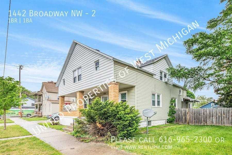 1442 Broadway Ave Nw #2 - Photo 3 of 22