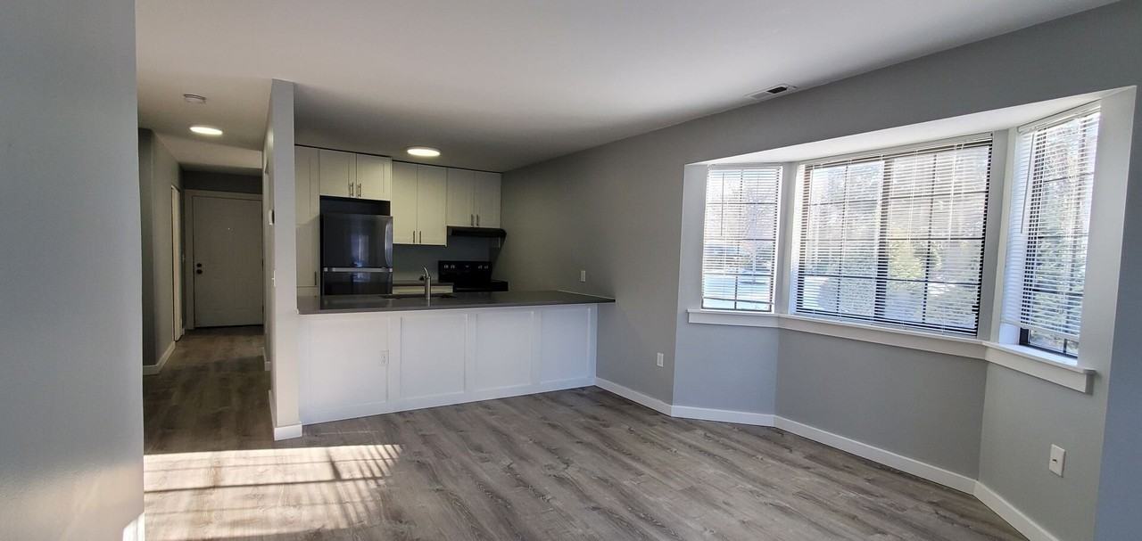 621 Riverine Dr - Photo 2 of 23