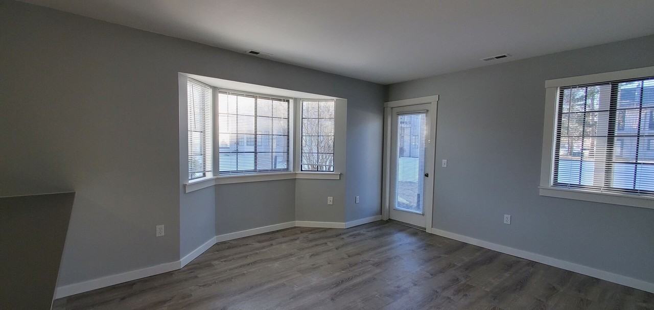 621 Riverine Dr - Photo 4 of 23
