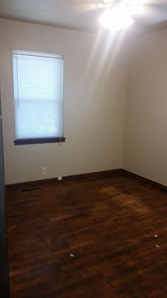 1223 Roosevelt Ave - Photo 6 of 10