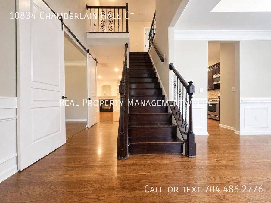 10834 Chamberlain Hall Ct - Photo 2 of 34
