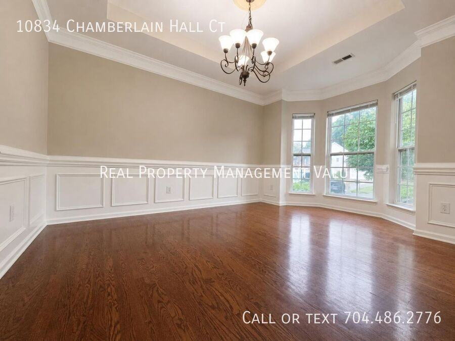 10834 Chamberlain Hall Ct - Photo 3 of 34