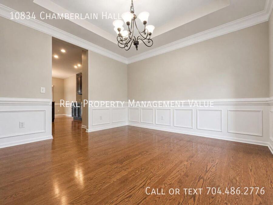 10834 Chamberlain Hall Ct - Photo 4 of 34