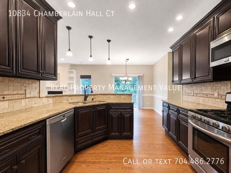 10834 Chamberlain Hall Ct - Photo 5 of 34