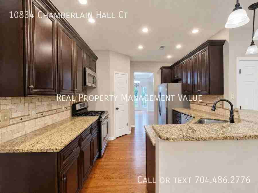 10834 Chamberlain Hall Ct - Photo 6 of 34