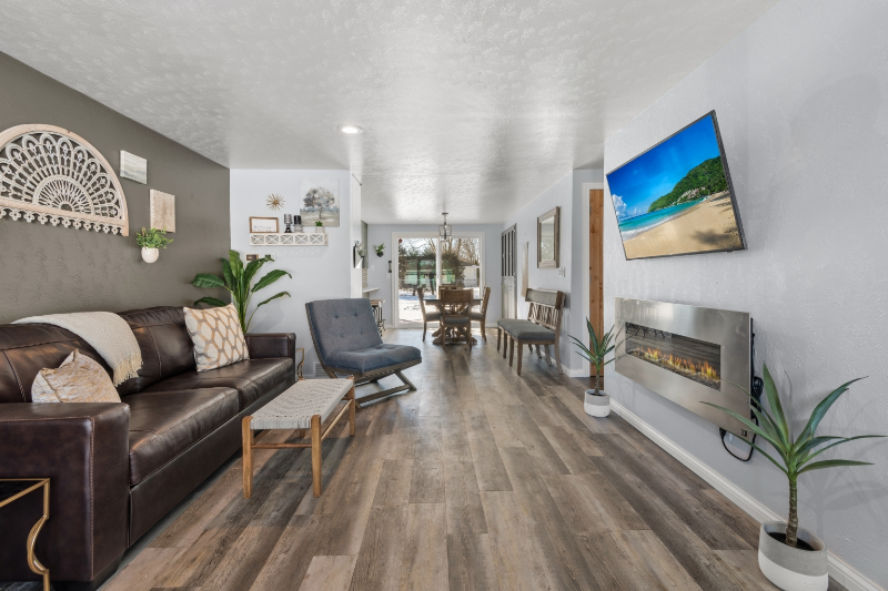 444 S Saint Bernard Dr