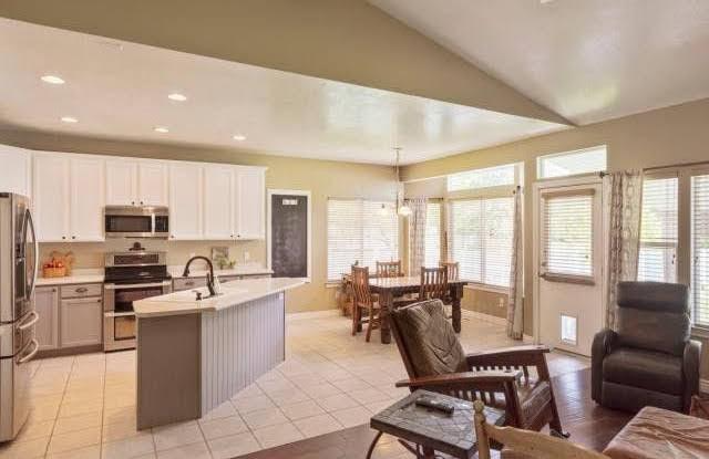 1262 W Creek Ridge Dr - Photo 3 of 23