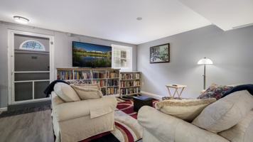 featured image of 321 E Jefferson St