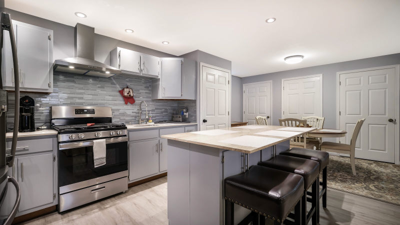 321 E Jefferson St - Photo 2 of 10