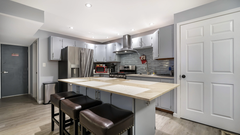 321 E Jefferson St - Photo 3 of 10