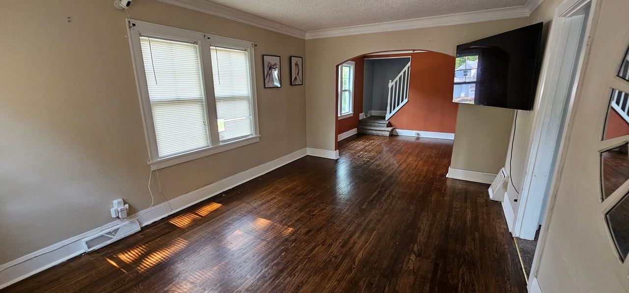 3358 Upton Ave N - Photo 3 of 20