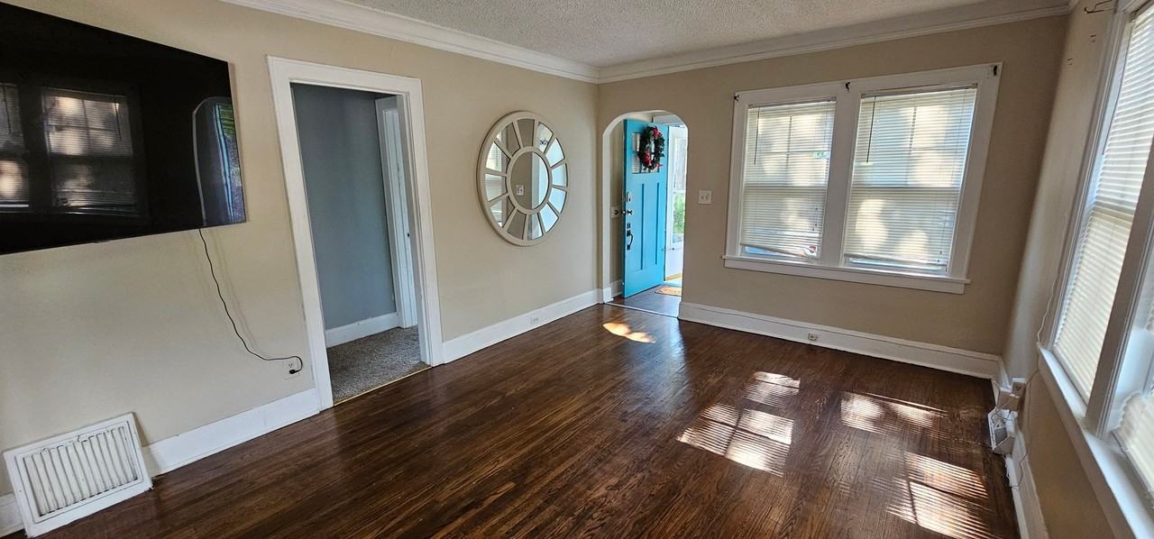 3358 Upton Ave N - Photo 4 of 20