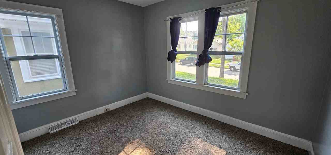 3358 Upton Ave N - Photo 5 of 20