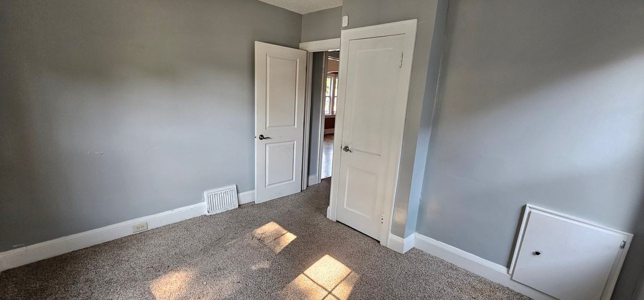 3358 Upton Ave N - Photo 6 of 20