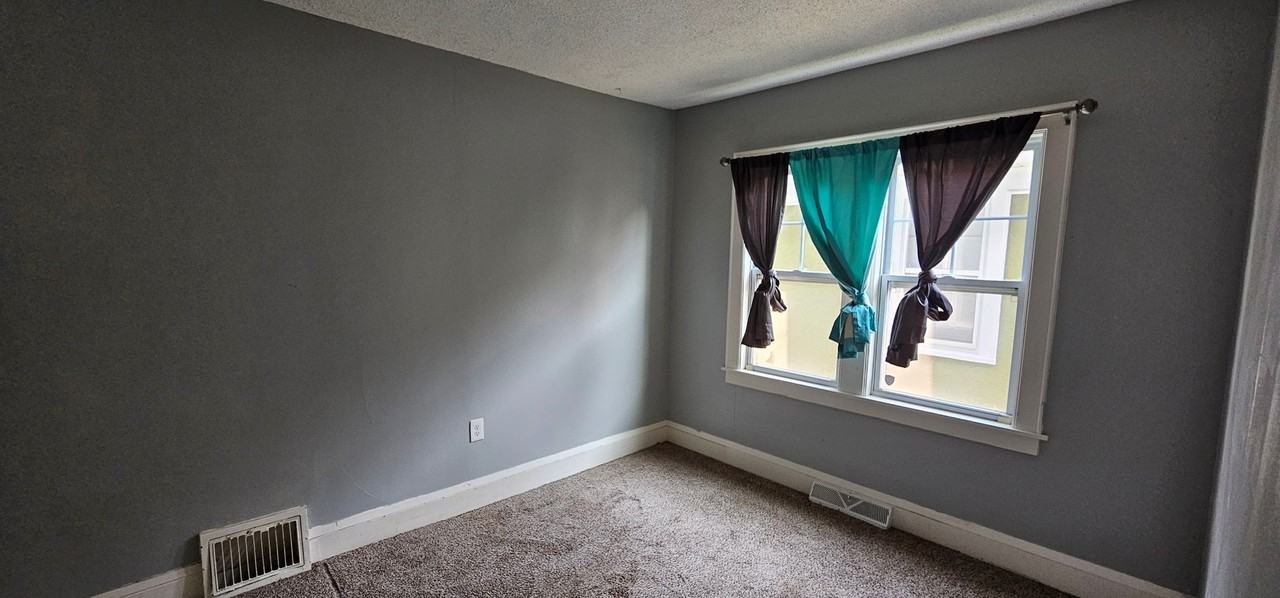 3358 Upton Ave N - Photo 7 of 20