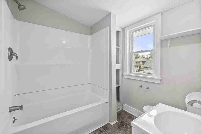 616 Chicago Ave #B - Photo 4 of 7