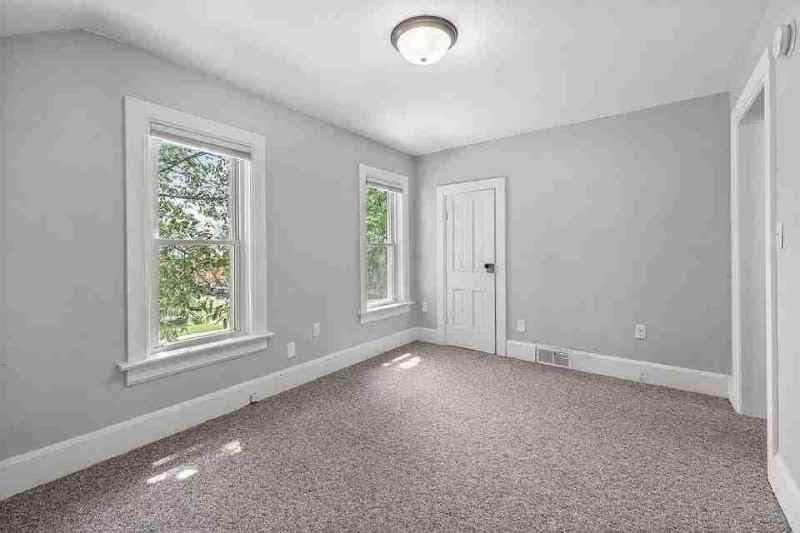 616 Chicago Ave #B - Photo 5 of 7
