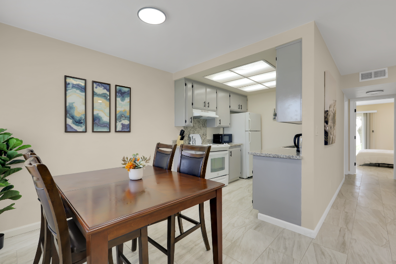 1104 F St #2 - Photo 4 of 16