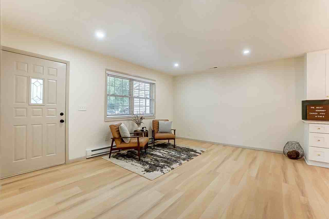 6758 Darby Blvd - Photo 3 of 16