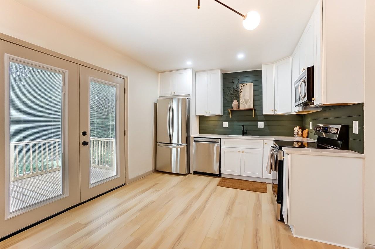 6758 Darby Blvd - Photo 4 of 16