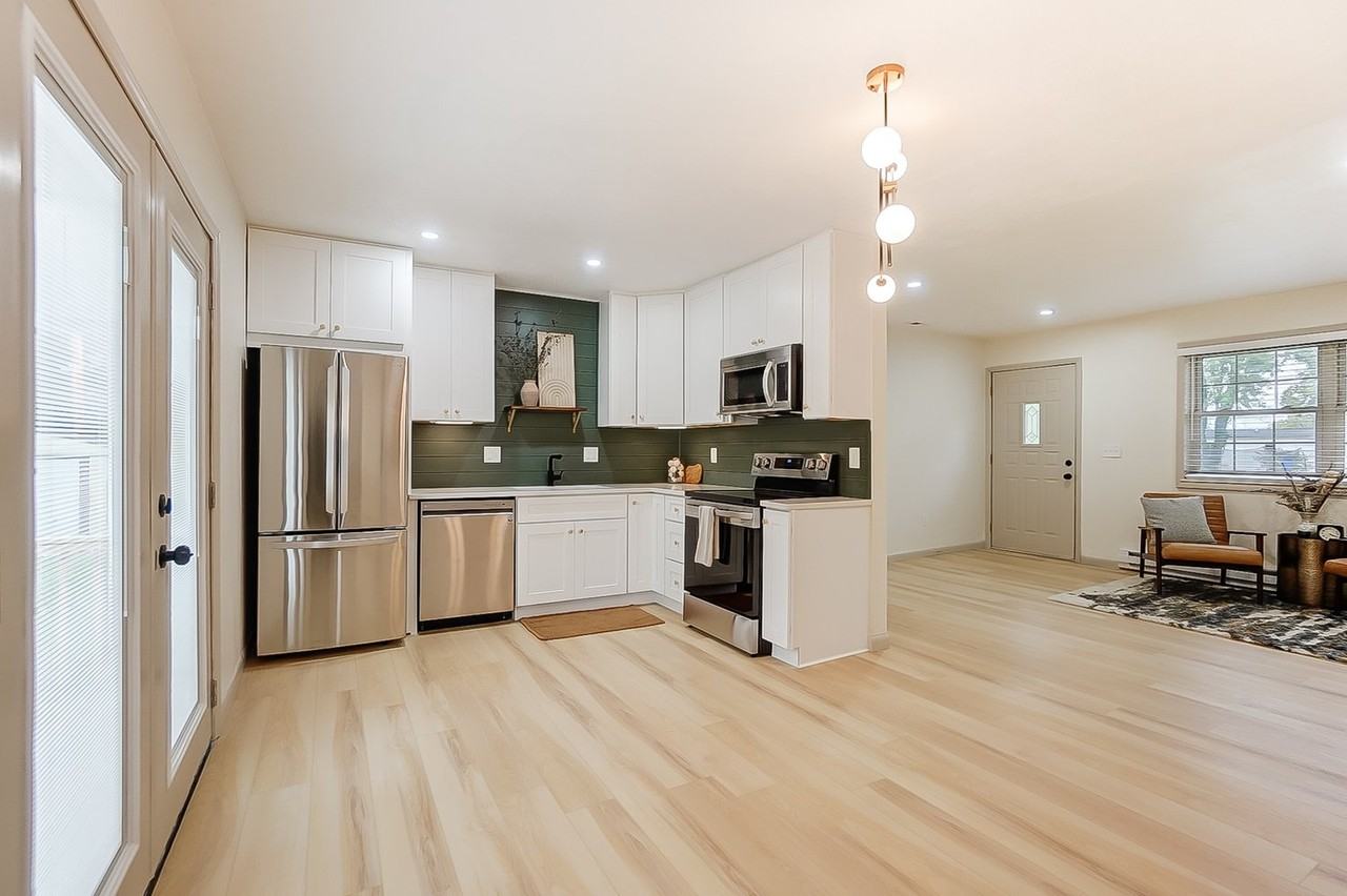 6758 Darby Blvd - Photo 5 of 16
