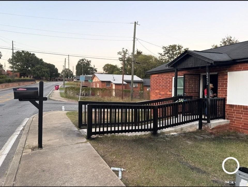 2452 Houston Ave