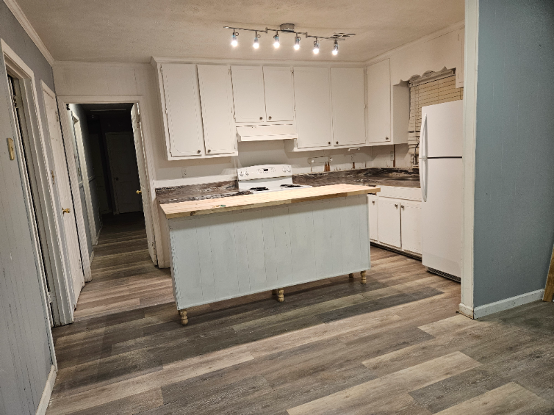 4001 Piedmont Dr - Photo 4 of 9