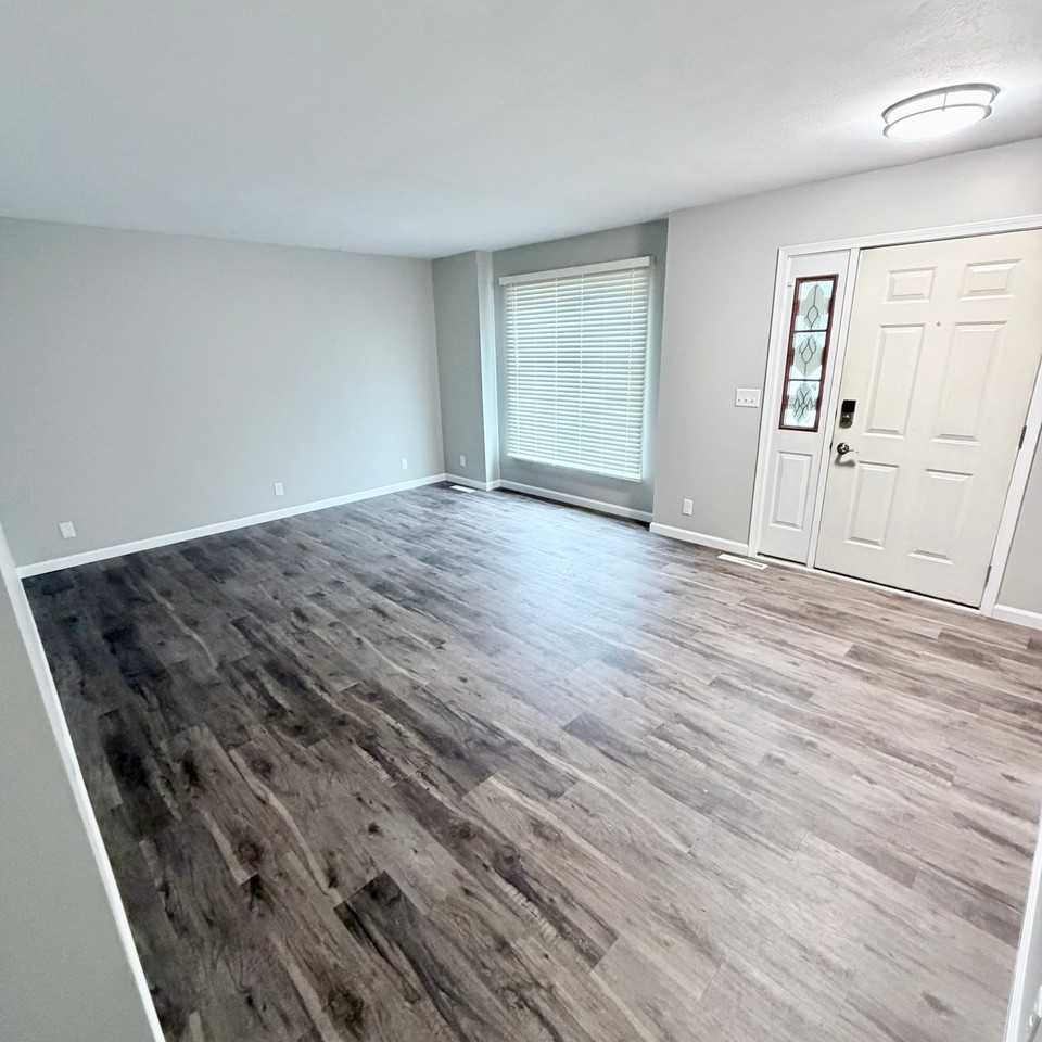 924 Merrill Ct S #924 - Photo 3 of 19