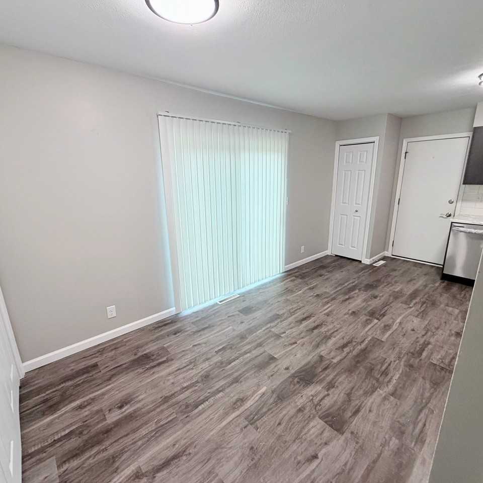 924 Merrill Ct S #924 - Photo 6 of 19