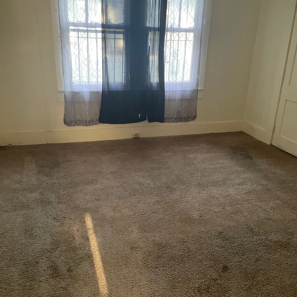964 Montgomery St - Photo 5 of 7