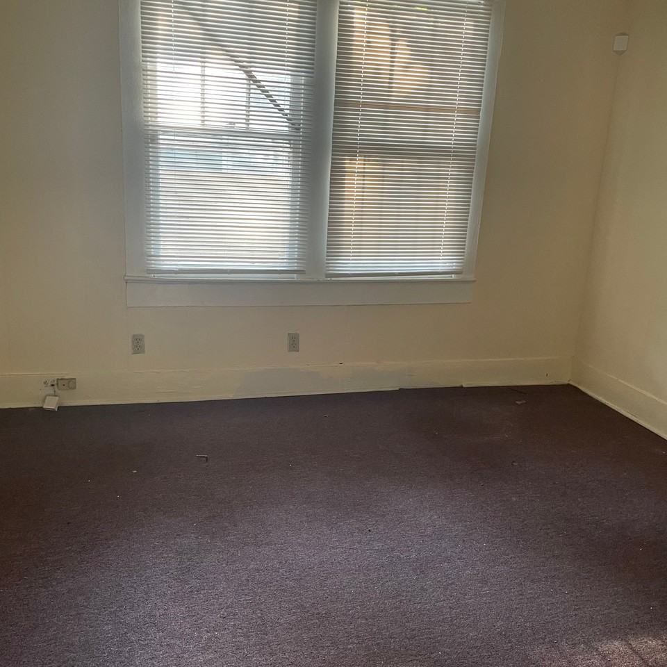 964 Montgomery St - Photo 6 of 7