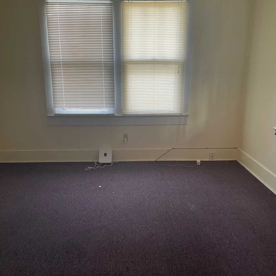 964 Montgomery St - Photo 7 of 7