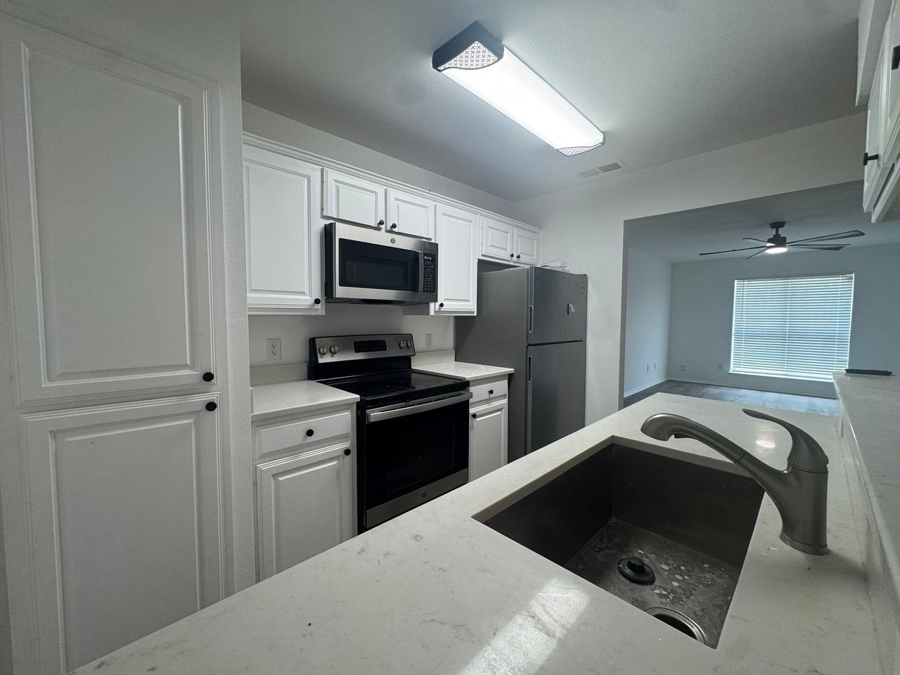 305 N Arizona Dr #307 - Photo 2 of 7