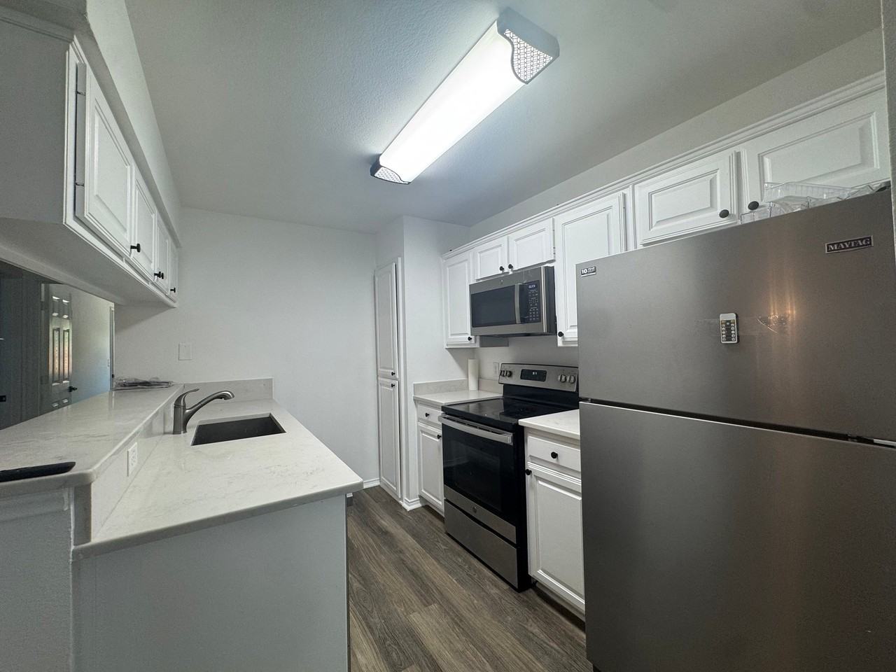 305 N Arizona Dr #307 - Photo 3 of 7