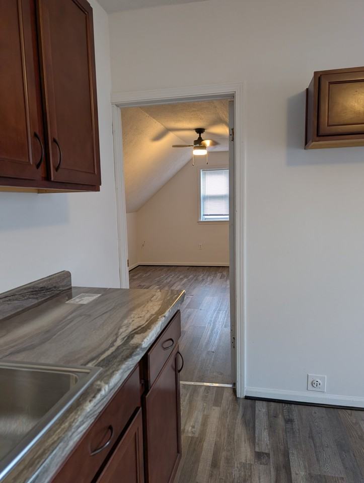 1022 Pearl St #3 - Photo 3 of 16
