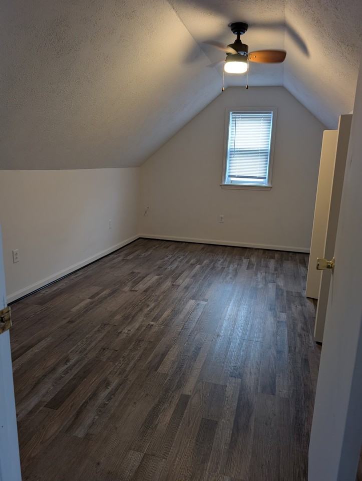 1022 Pearl St #3 - Photo 4 of 16