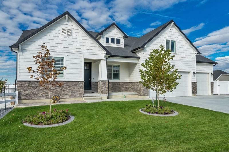 621 E Constance Way