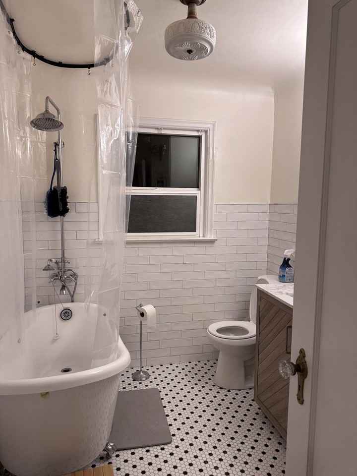 118 E 62nd St - Photo 3 of 5