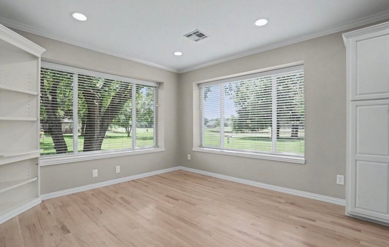 412 N Forest Ridge Blvd - Photo 4 of 10