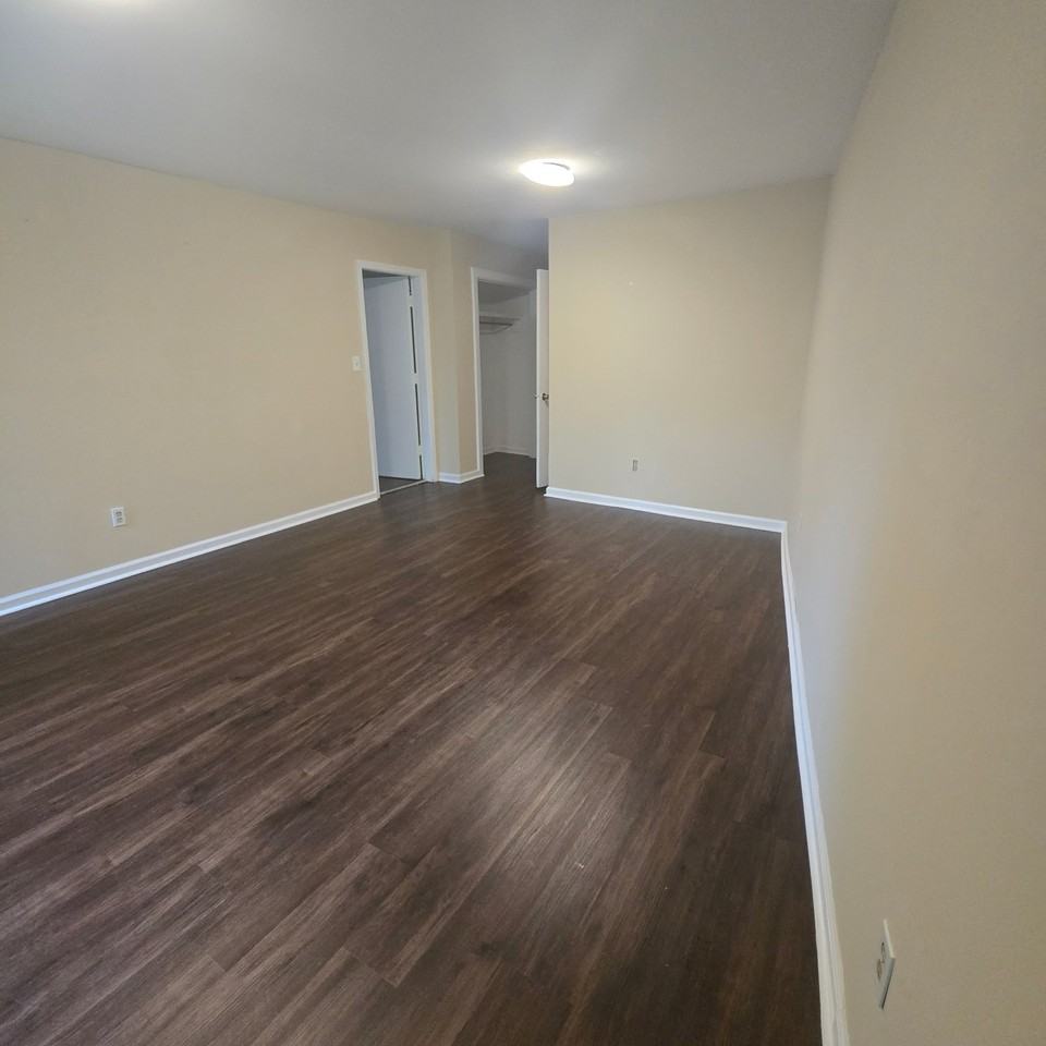 360 Aquarius Dr #D - Photo 2 of 11