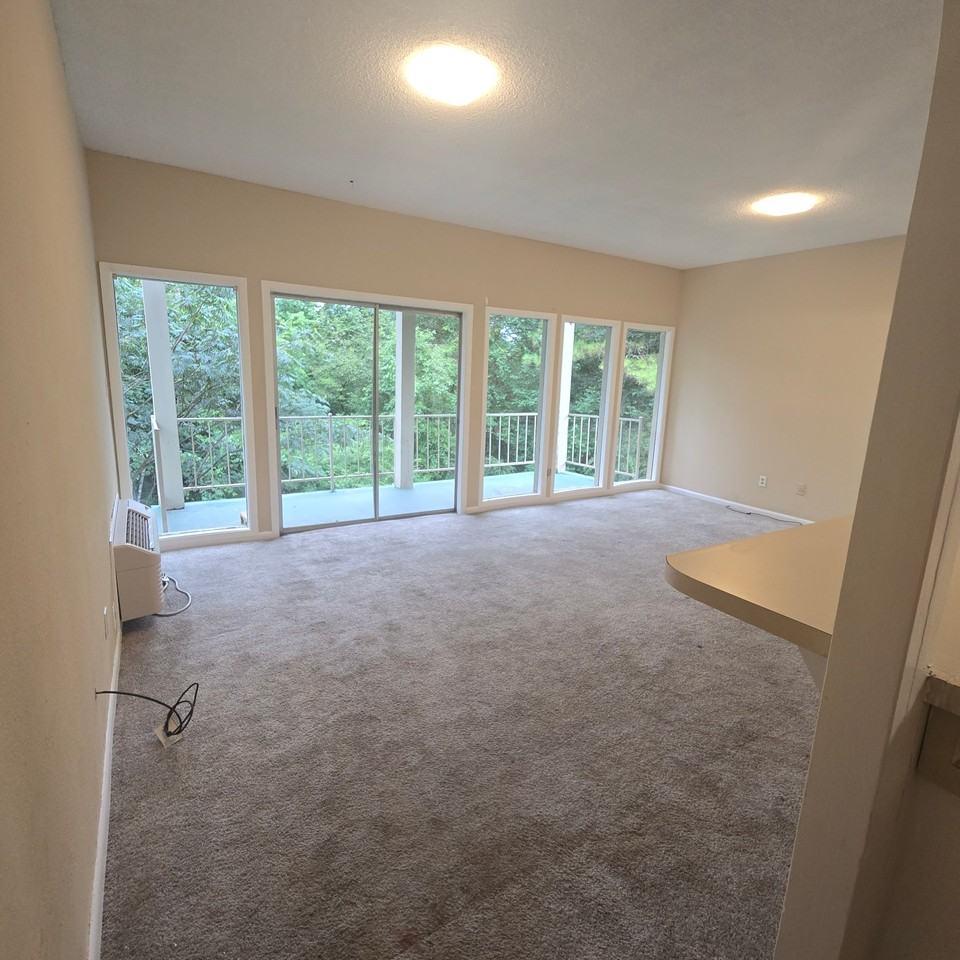 360 Aquarius Dr #D - Photo 3 of 11