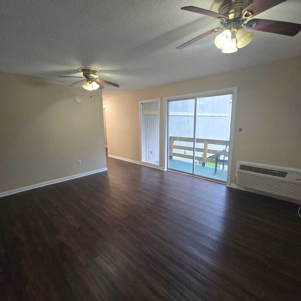 360 Aquarius Dr #D - Photo 5 of 11