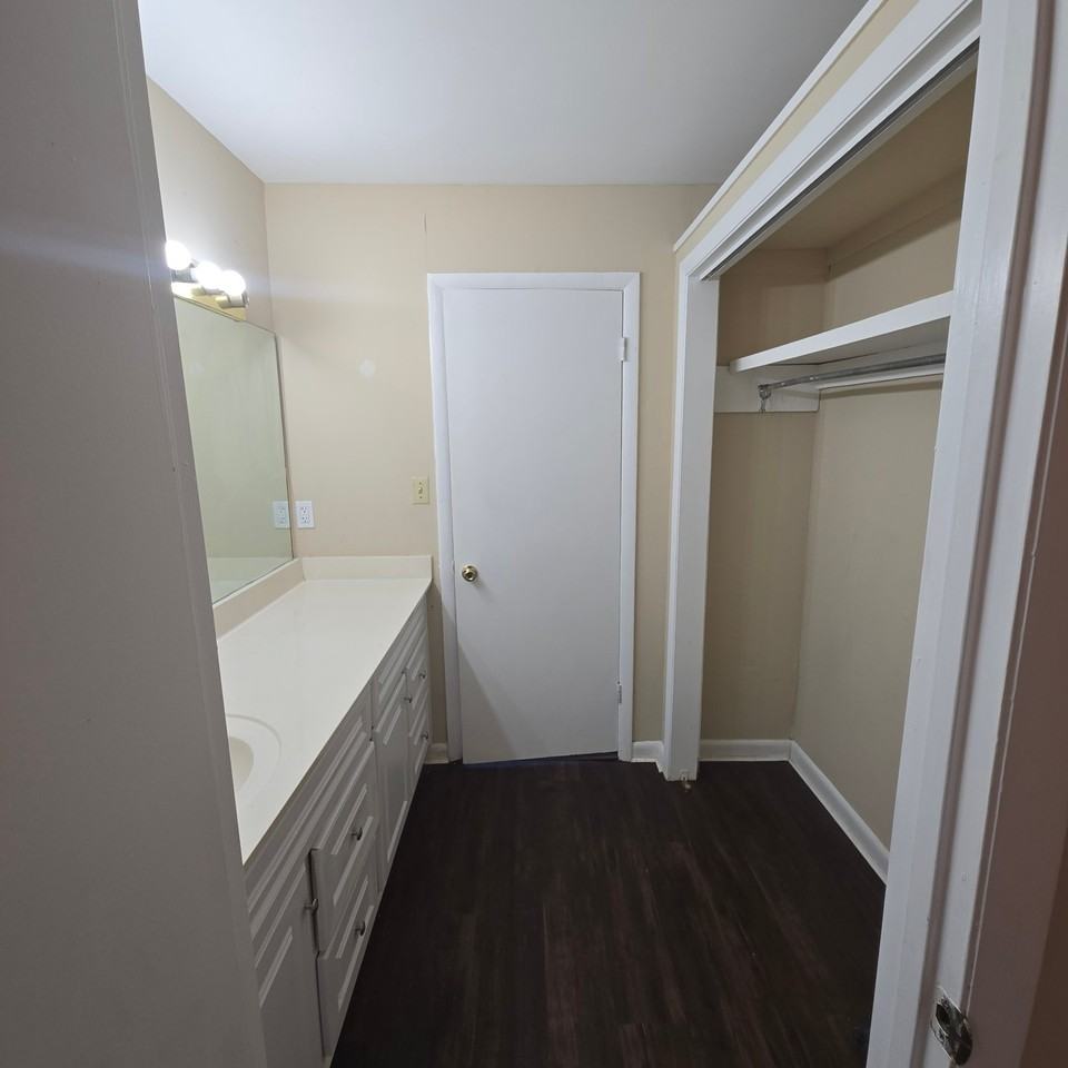 360 Aquarius Dr #D - Photo 6 of 11