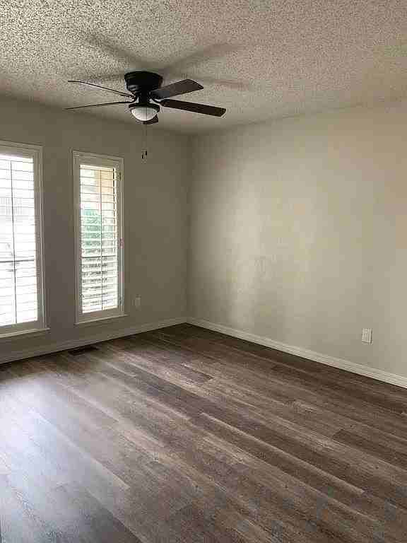 156 E Parkland Dr - Photo 3 of 8