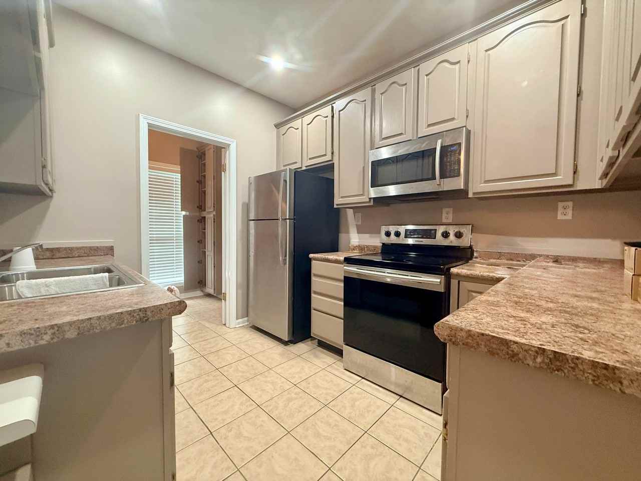 6630 Stable Gate Ct - Photo 6 of 20