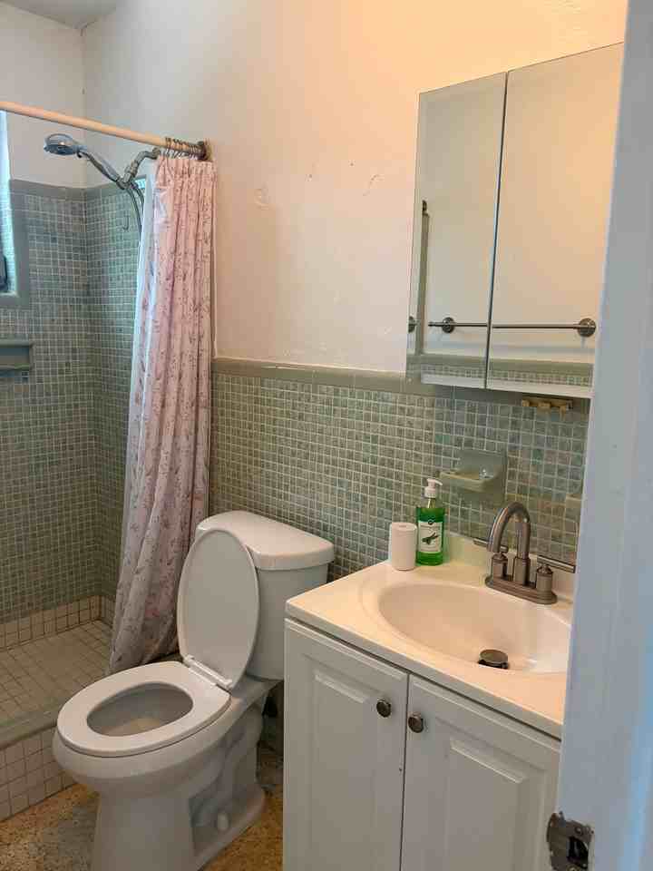 117 N Bay Harbor Dr - Photo 3 of 7