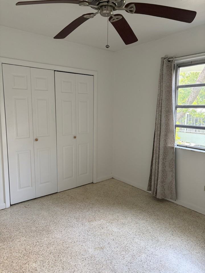 117 N Bay Harbor Dr - Photo 5 of 7